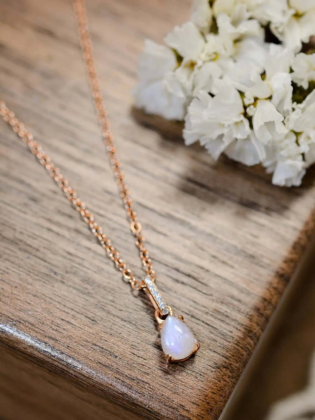 Moonstone Teardrop Pendant Necklace - 11 Étoiles