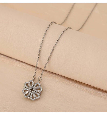 Collier en acier titane avec trèfle à quatre feuilles