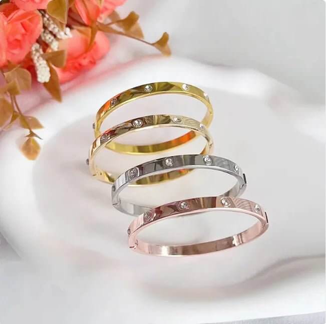 Pulsera minimalista con diamantes a juego