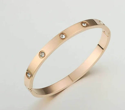 Pulsera minimalista con diamantes a juego