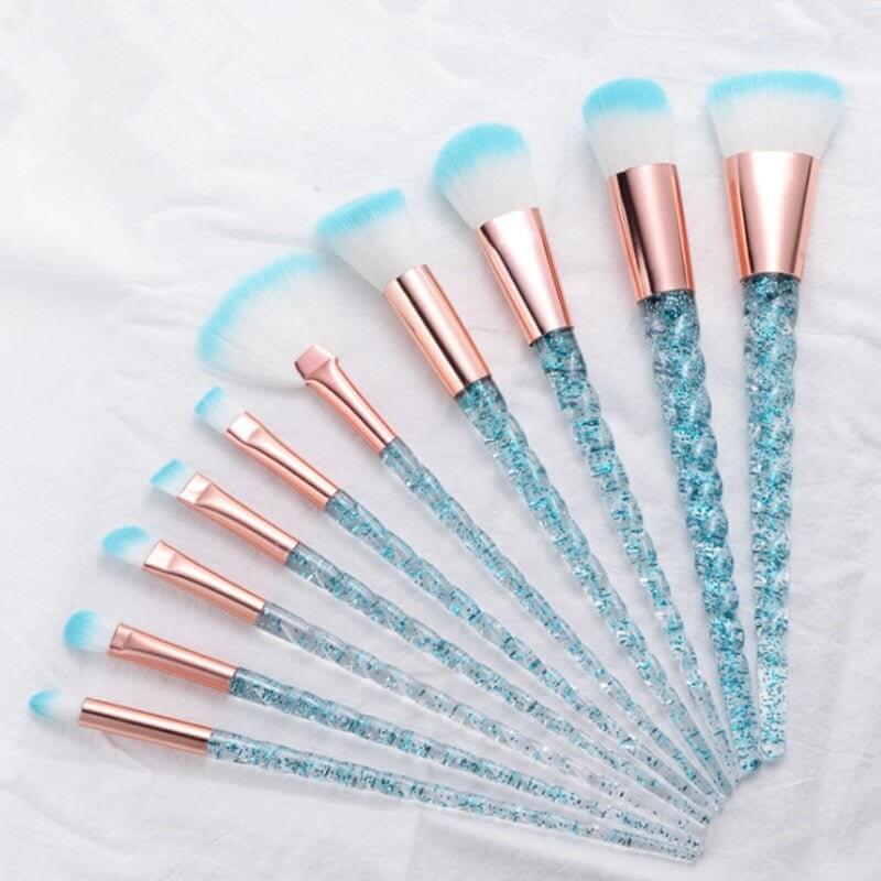 The 8-Piece Makeup Brush Set is a must-have for flawless makeup application. This versatile set includes all the essentials, from foundation and blush brushes to precision tools for eyeshadow and eyeliner. Crafted with soft, high-quality bristles, these brushes are gentle on the skin and provide smooth, even application. The lightweight, ergonomic handles offer easy control, making them perfect for both beginners and professionals. 